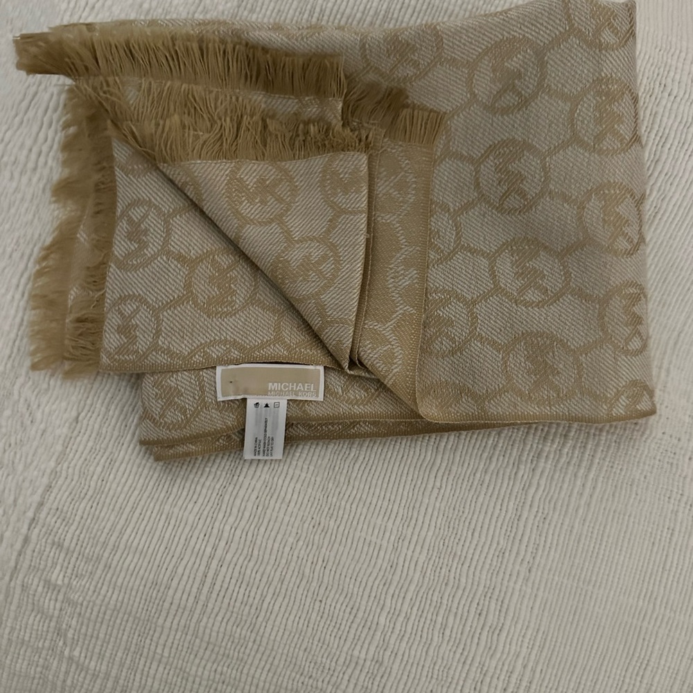 Beautiful like new Michael Kors wrap/ scarf